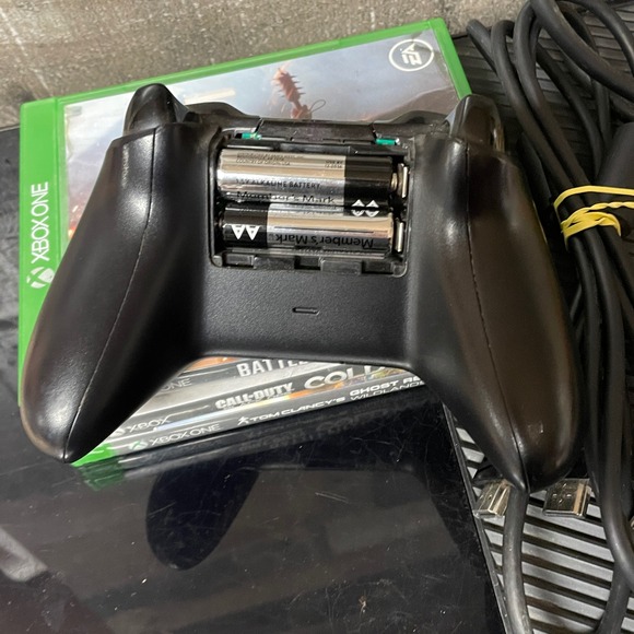 Microsoft Xbox One Console Black with Controller and Games - Picture 4 of 16